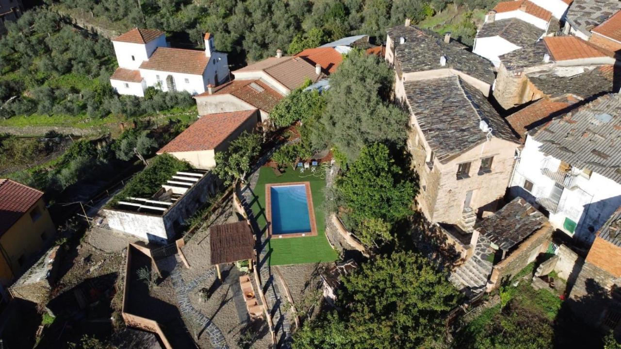 Caserío de Ovejuela Exterior foto