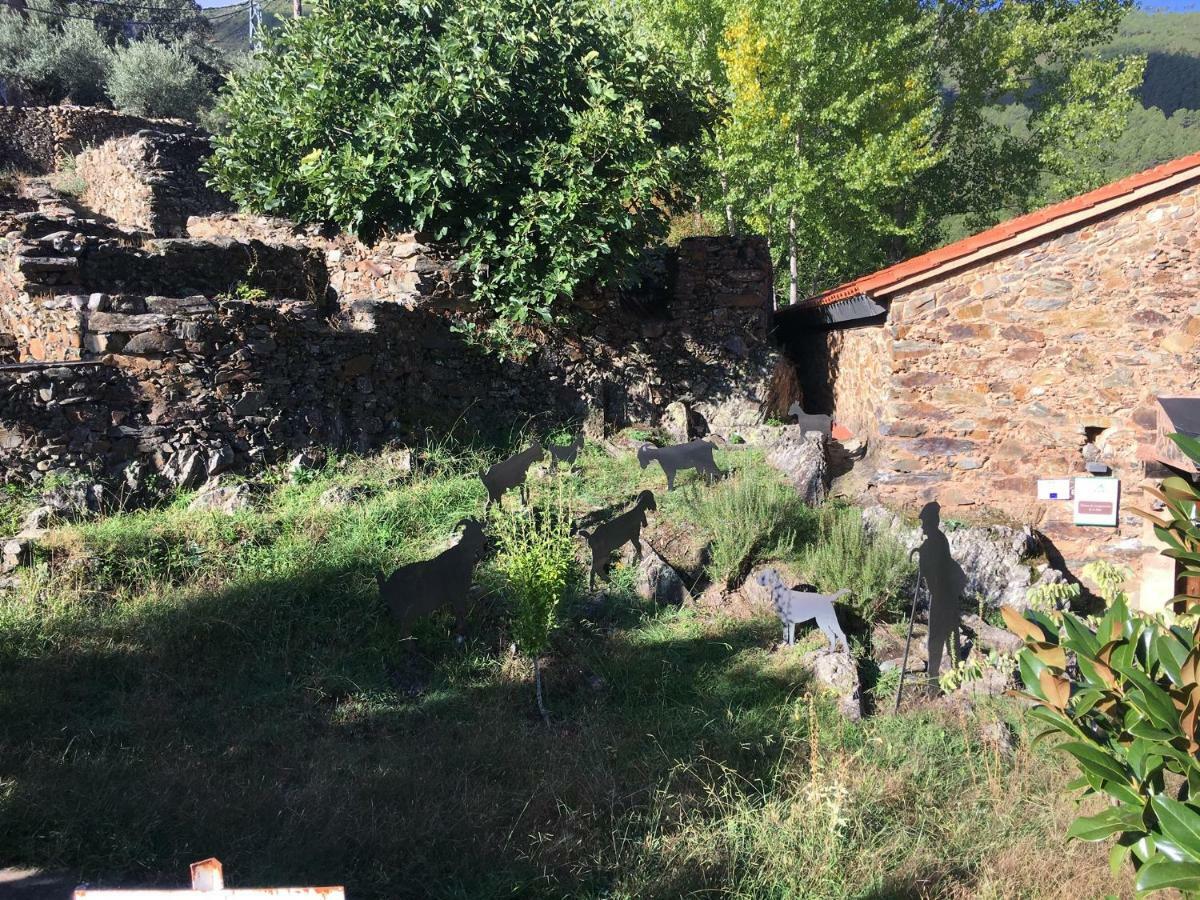 Caserío de Ovejuela Exterior foto